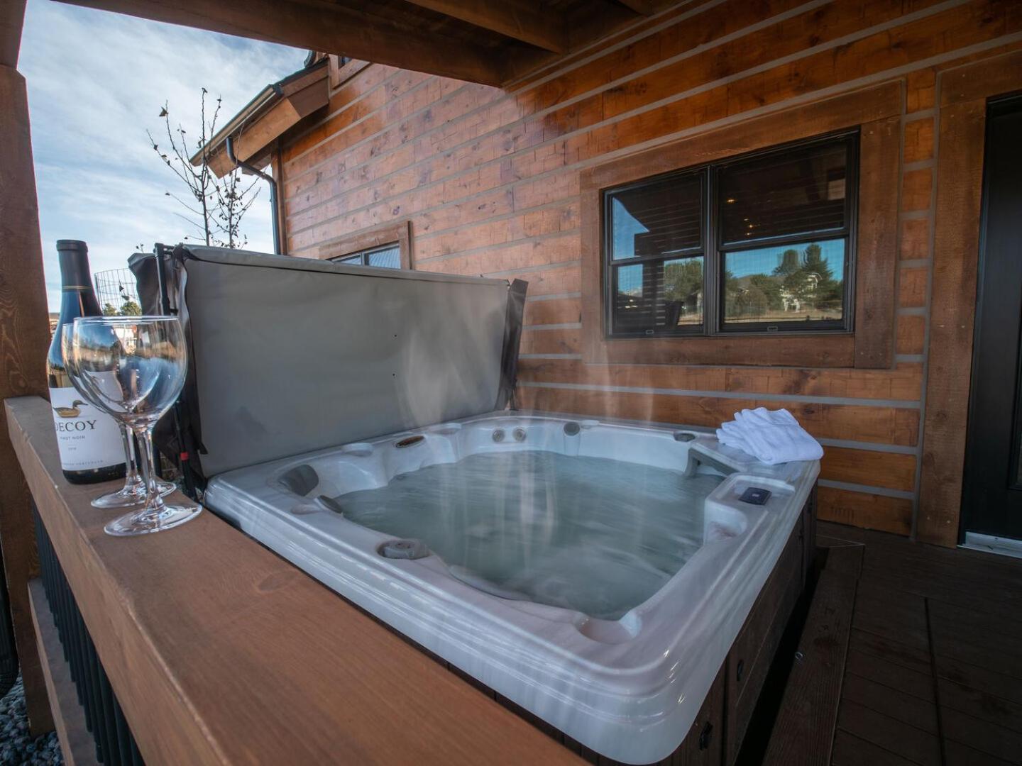 Chic Retreat Indoor Outdoor Fireplace, Private Jacuzzi, Great Location! Estes Park Room photo